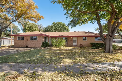 501 S Hilltop St, Burkburnett, TX 76354