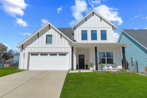Exterior - 941 Meadow Bend Loop S, Grapevine, TX 76051 photo 2 of 7
