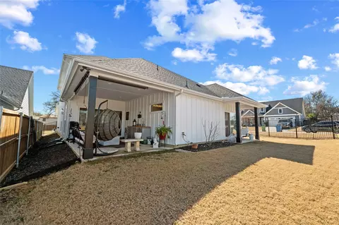 Exterior - 941 Meadow Bend Loop S, Grapevine, TX 76051 photo 4 of 7