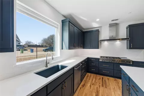 Kitchen - 941 Meadow Bend Loop S, Grapevine, TX 76051 photo 4 of 6