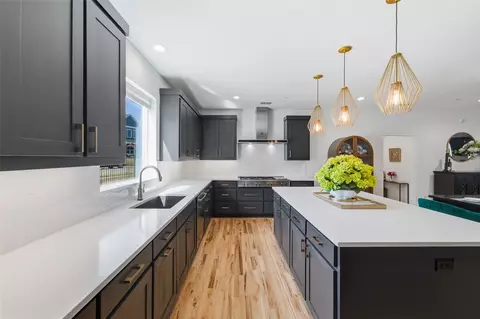 Kitchen - 941 Meadow Bend Loop S, Grapevine, TX 76051 photo 5 of 6