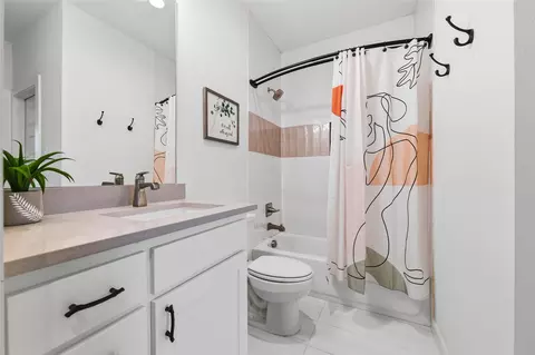 Bath - 941 Meadow Bend Loop S, Grapevine, TX 76051 photo 5 of 5