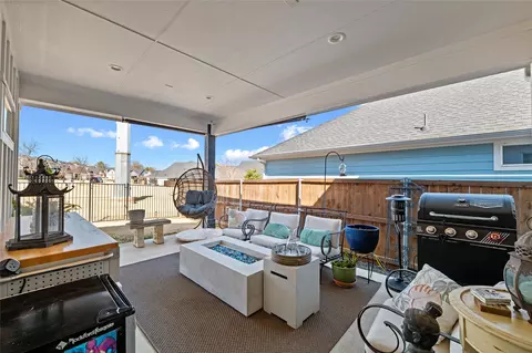 Exterior - 941 Meadow Bend Loop S, Grapevine, TX 76051 photo 6 of 7