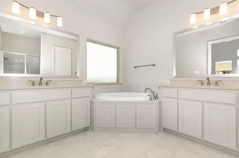 Bath - 1509 Lynx Loop, Forney, TX 75126 photo 1 of 5