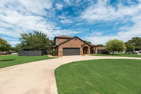 315 Navajo Trl, Lake Kiowa, TX 76240