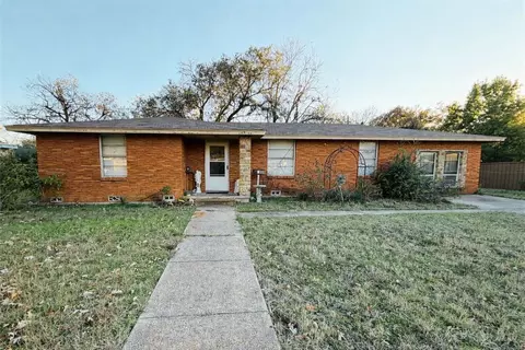 7008 Briley Dr, North Richland Hills, TX 76180