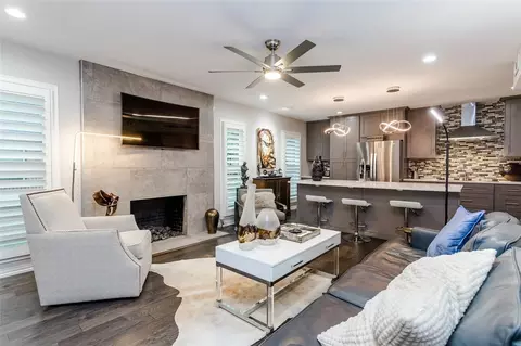 7818 Meadow Park Dr #216, Dallas, TX 75230