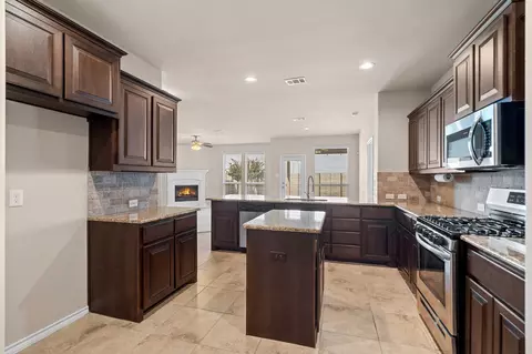 Kitchen - 513 Gannet Trl, Argyle, TX 76226 photo 5 of 6
