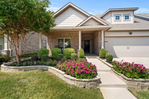 Exterior - 513 Gannet Trl, Argyle, TX 76226 photo 4 of 6