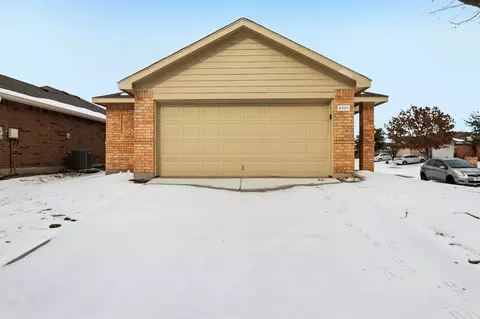 8919 Valley River Dr, Fort Worth, TX 76244