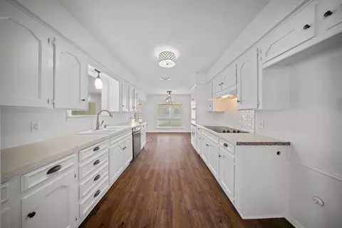 Kitchen - 203 Oak Forest Trl, Euless, TX 76039 photo 2 of 2