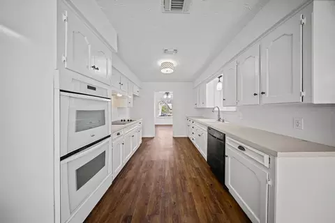 Entry Way - 203 Oak Forest Trl, Euless, TX 76039 photo 2 of 2