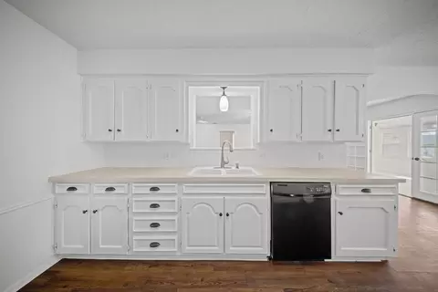 Kitchen - 203 Oak Forest Trl, Euless, TX 76039 photo 1 of 2