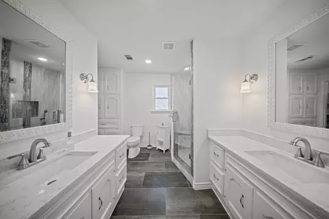 Bath - 203 Oak Forest Trl, Euless, TX 76039 photo 2 of 5