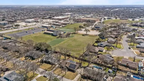 View/Area - 203 Oak Forest Trl, Euless, TX 76039 photo 4 of 8