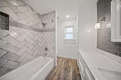 Bath - 203 Oak Forest Trl, Euless, TX 76039 photo 4 of 5