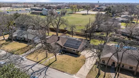 View/Area - 203 Oak Forest Trl, Euless, TX 76039 photo 5 of 8