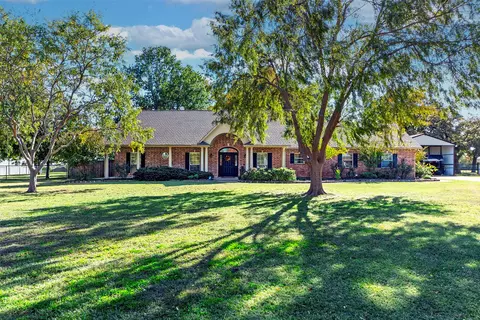9690 Vail Eton Dr, Pilot Point, TX 76258