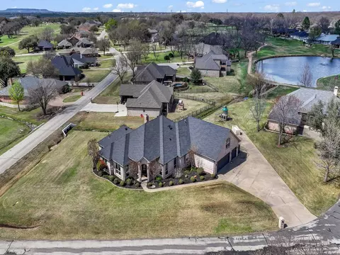 6000 Justine Ct, Granbury, TX 76049