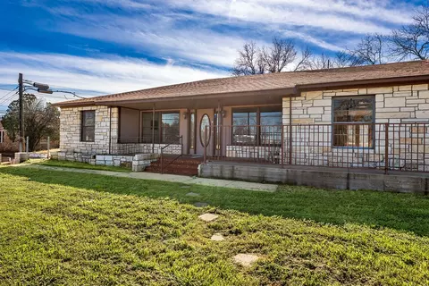 104 E Fifth St, Brady, TX 76825