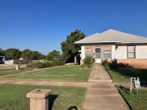 310 Hughes St, Quanah, TX 79252