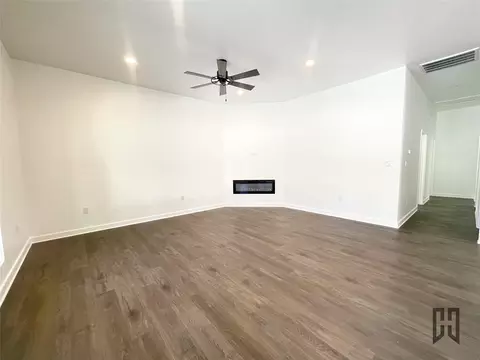 Living - 400 Summit, Minden, LA 71055 photo 1 of 2
