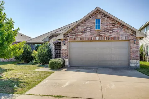 305 Chalkstone Dr, Fort Worth, TX 76131