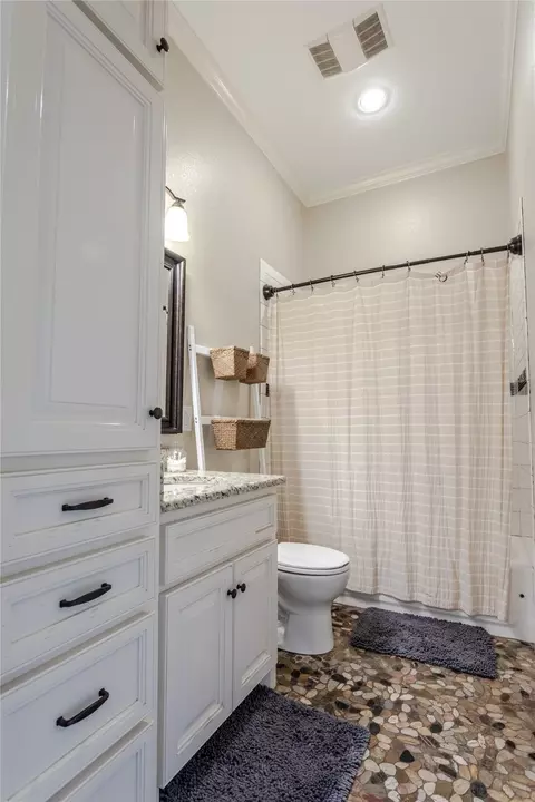 Bath - 313 Wolf Creek Rd, Lorena, TX 76655 photo 4 of 5
