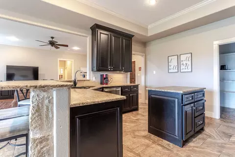 Kitchen - 313 Wolf Creek Rd, Lorena, TX 76655 photo 5 of 6