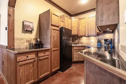 Kitchen - 313 Wolf Creek Rd, Lorena, TX 76655 photo 6 of 6
