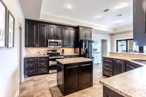Kitchen - 313 Wolf Creek Rd, Lorena, TX 76655 photo 4 of 6