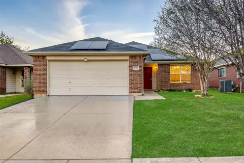 7845 Whitney Ln, Fort Worth, TX 76112