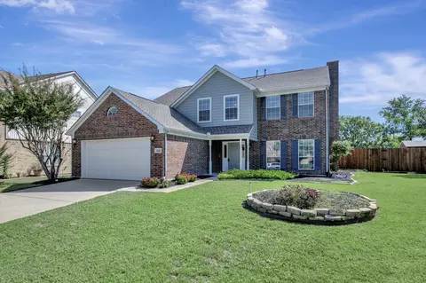 8000 Crazy Horse Ln, Fort Worth, TX 76137