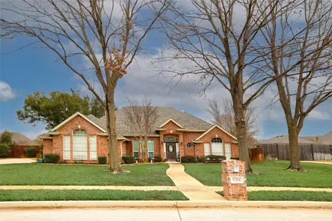 8356 Thornhill Dr, North Richland Hills, TX 76182