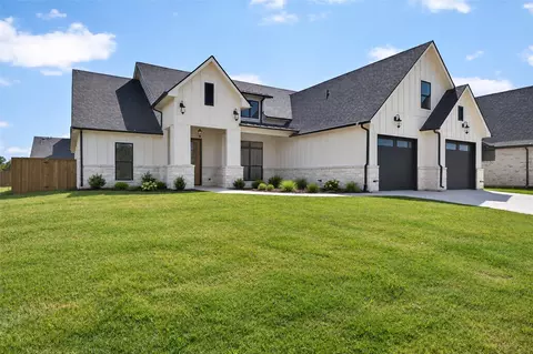 2033 Nichole Blvd, Pottsboro, TX 75076