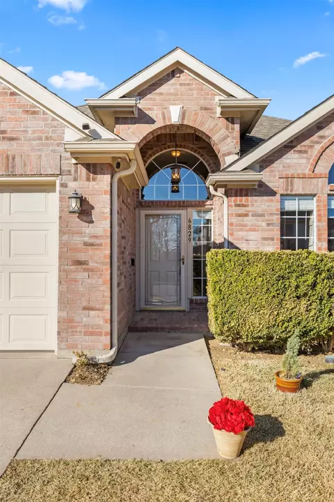 6829 Dougal Ave, Fort Worth, TX 76137