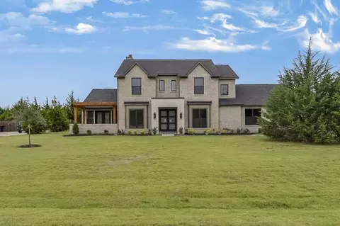 3020 Stonebriar Dr, Waxahachie, TX 75165