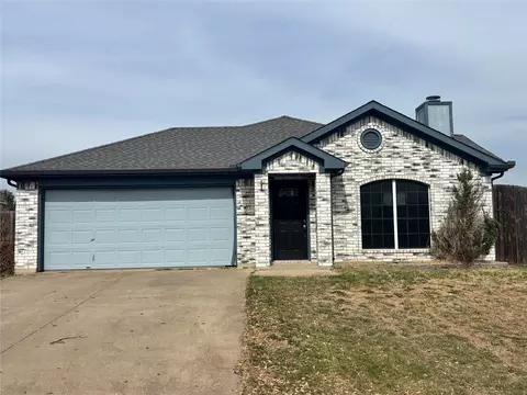 215 Los Angeles Dr, Glenn Heights, TX 75154