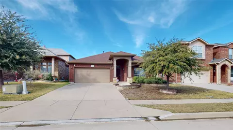 2317 Half Moon Bay Ln, Fort Worth, TX 76177