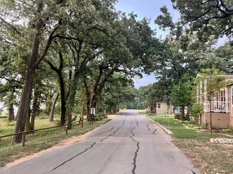 5200 Lake Shore Ln #29, Denton, TX 76208