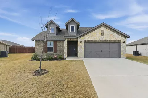 301 Chickasaw Dr, Cleburne, TX 76033