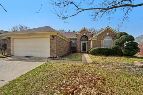 7213 Crabtree Ln, North Richland Hills, TX 76182