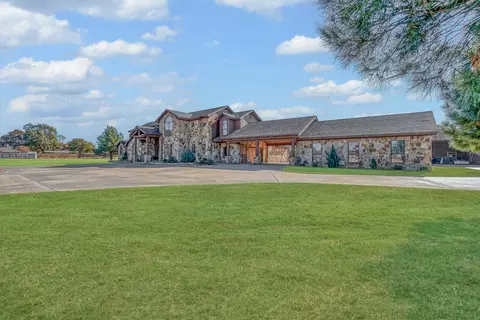 4517 Cottonwood Ln, Vernon, TX 76384