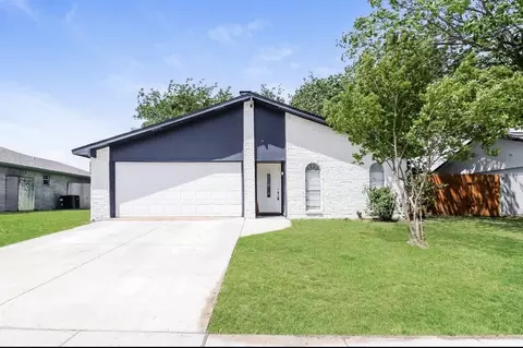 309 S Holiday Dr, Grand Prairie, TX 75052