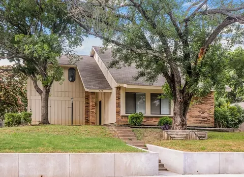 725 Holly Oak Dr, Lewisville, TX 75067