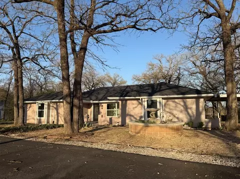 129 Oak Trl, Burleson, TX 76028