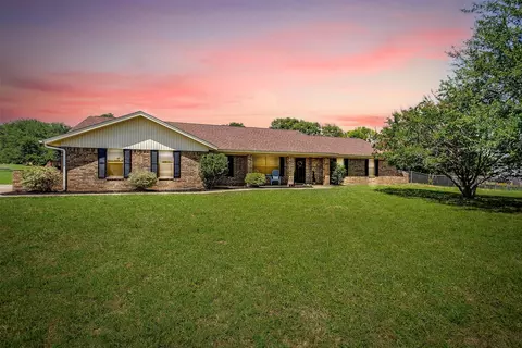 2720 Hill Ln, Cleburne, TX 76031
