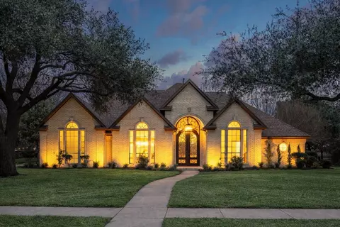 1621 Pecos Dr, Southlake, TX 76092