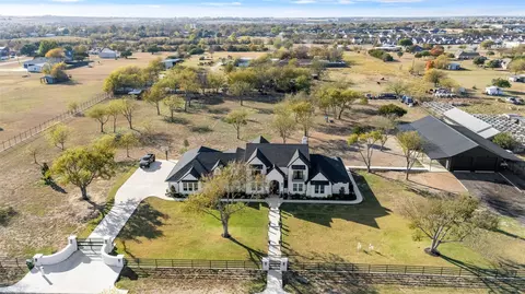 200 Corral Rd, Godley, TX 76044