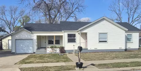832 Featherston St, Cleburne, TX 76033
